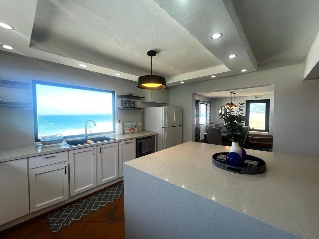 4 Bedroom Kikita Beach Villa Oceanfront W Pool Dorado Extérieur photo