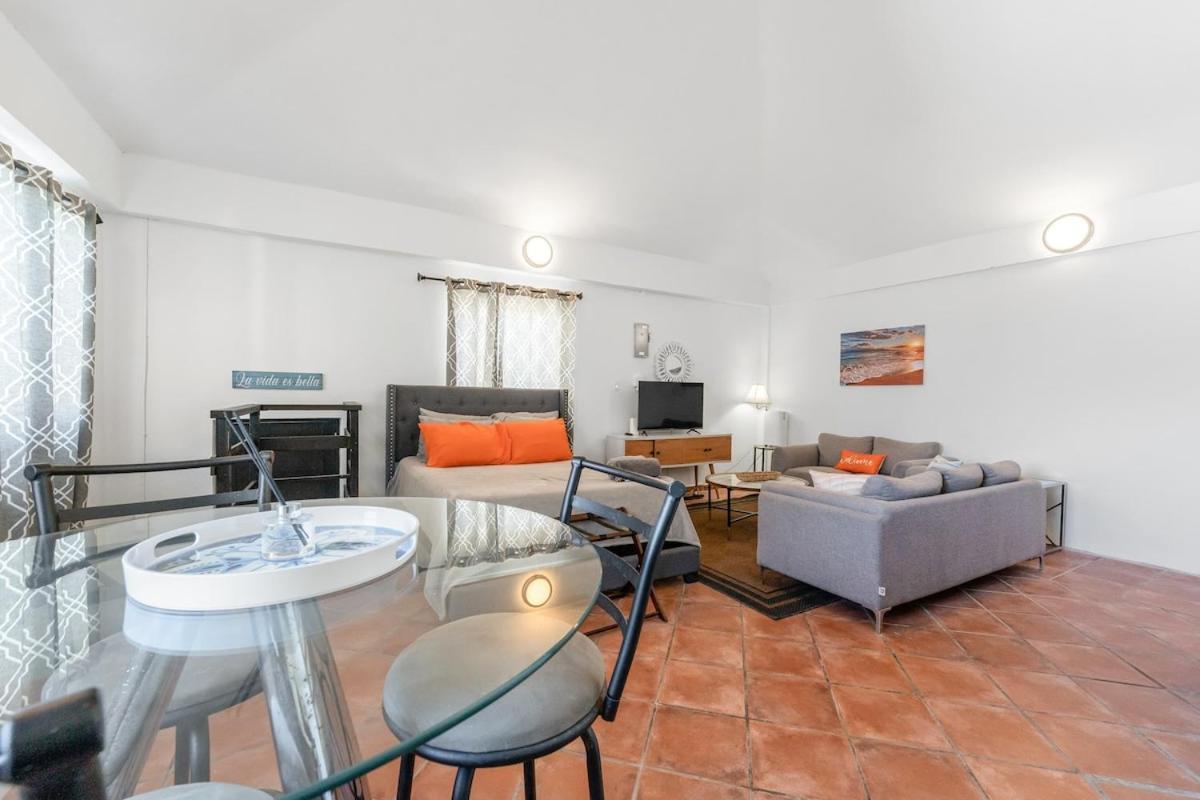 4 Bedroom Kikita Beach Villa Oceanfront W Pool Dorado Extérieur photo