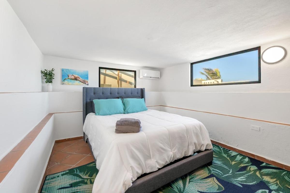 4 Bedroom Kikita Beach Villa Oceanfront W Pool Dorado Extérieur photo