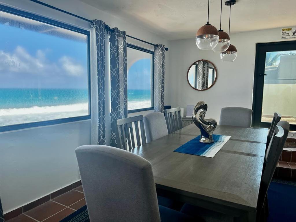 4 Bedroom Kikita Beach Villa Oceanfront W Pool Dorado Extérieur photo
